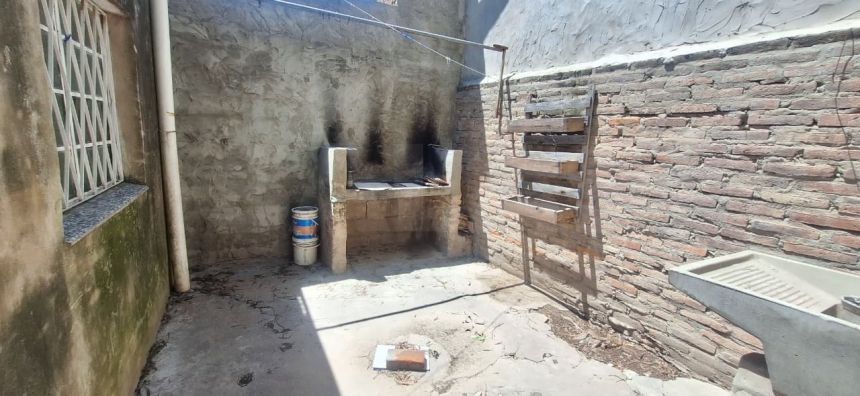 Juan Larrea 2400 (Guadalupe Oeste )