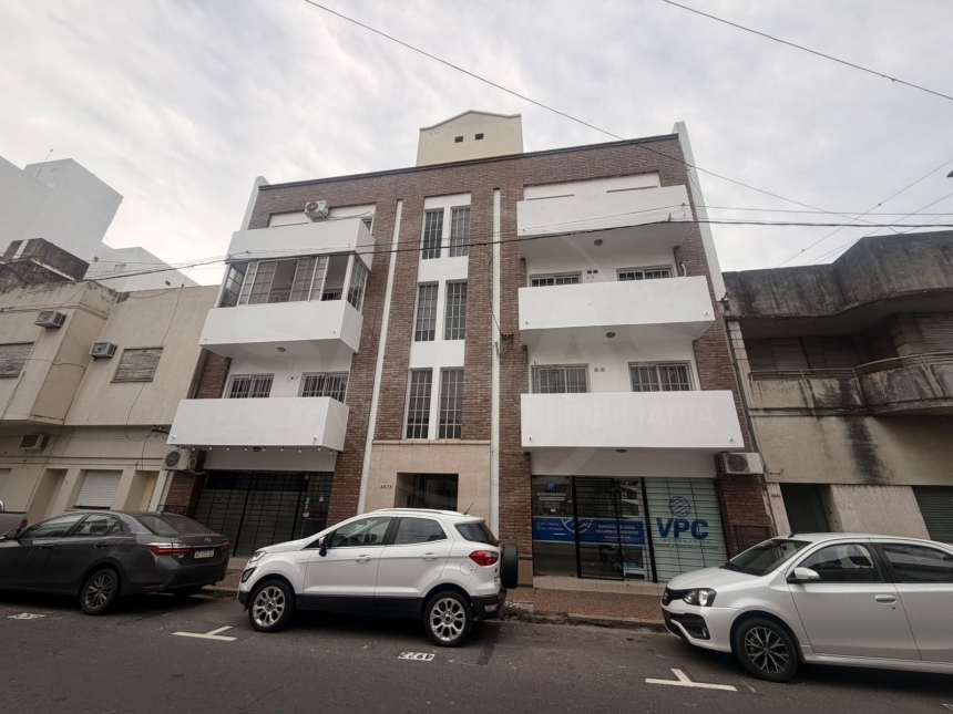 Hipólito Irigoyen 2800 (Centro )