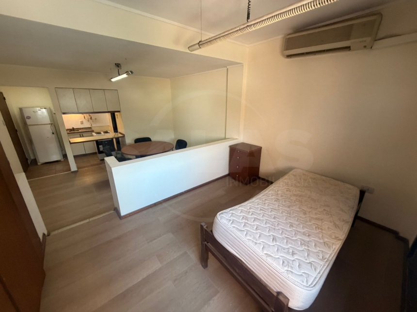 1°De Mayo y Av. Gral. López (Sur )