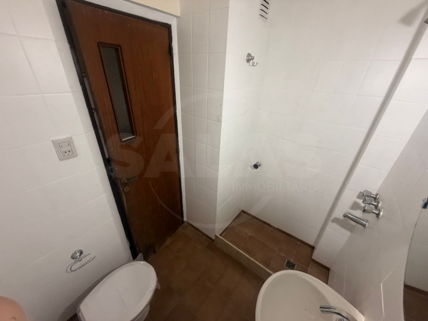 1°De Mayo y Av. Gral. López (Sur )