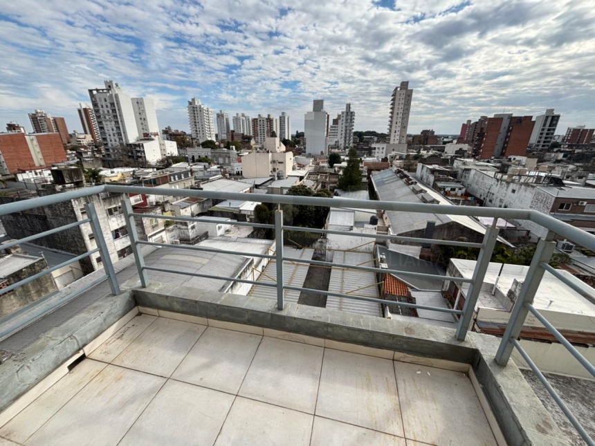 4 de Enero 2100 (Centro )
