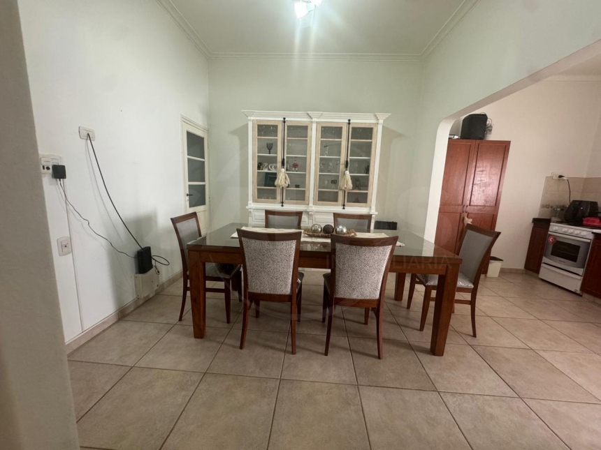 Pje Paraguay e Hipolito Irigoyen (Roma )