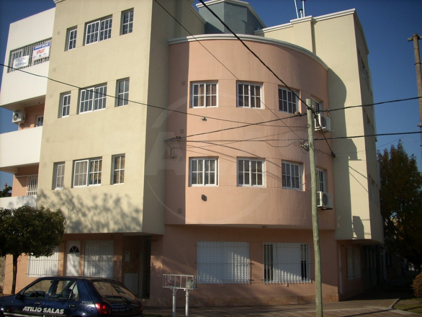Domingo Silva 1500 (Candioti )